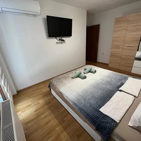 Center In Apartment *